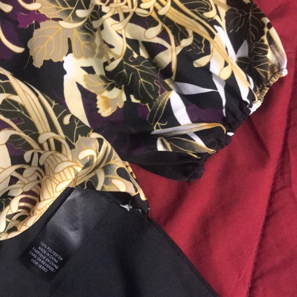 Tahari top. Sz S - Picture 4 of 5